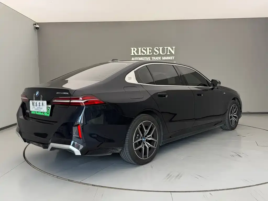BMW i5 — фото 8