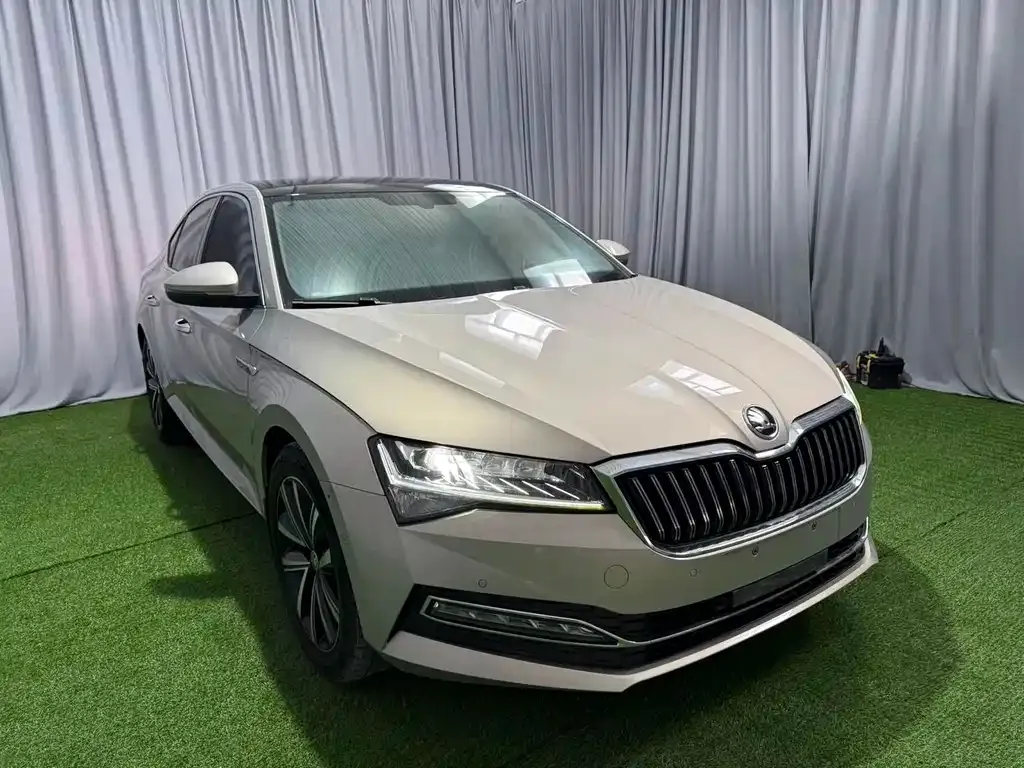 Skoda Superb — фото 3