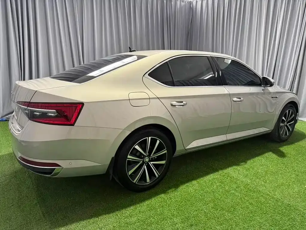 Skoda Superb — фото 5