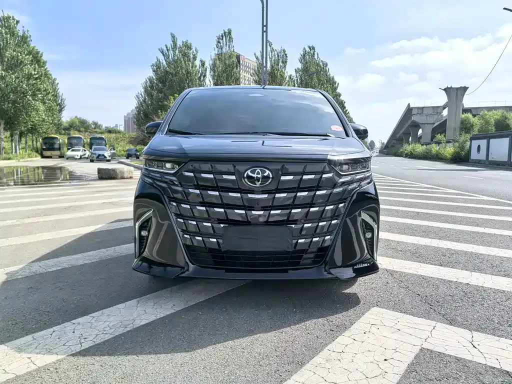 Toyota Alphard — фото 5