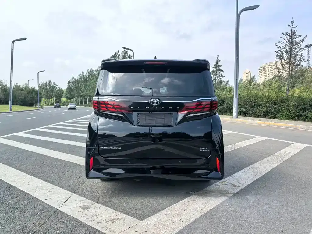 Toyota Alphard — фото 3