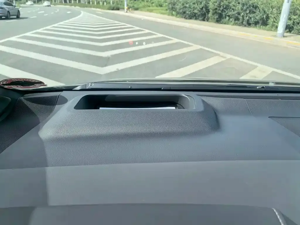 Toyota Alphard — фото 9