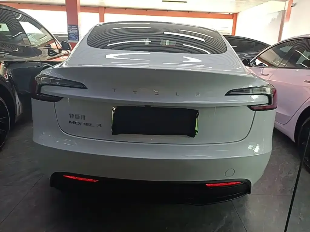 Tesla Model 3 — фото 9