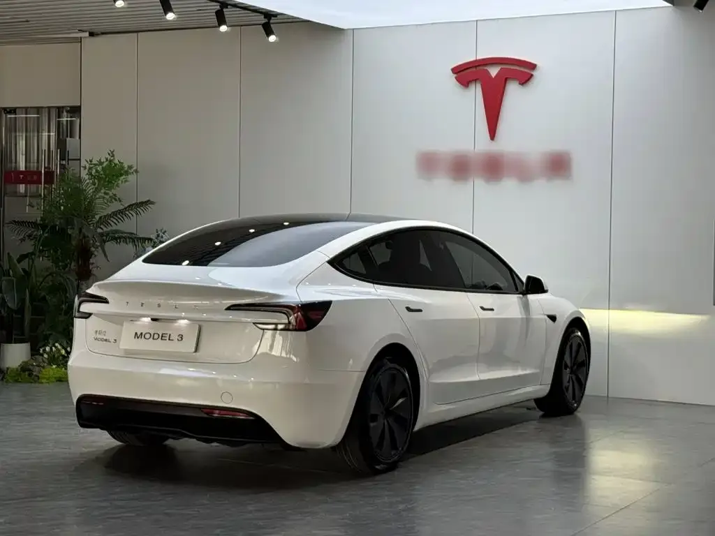 Tesla Model 3 — фото 4