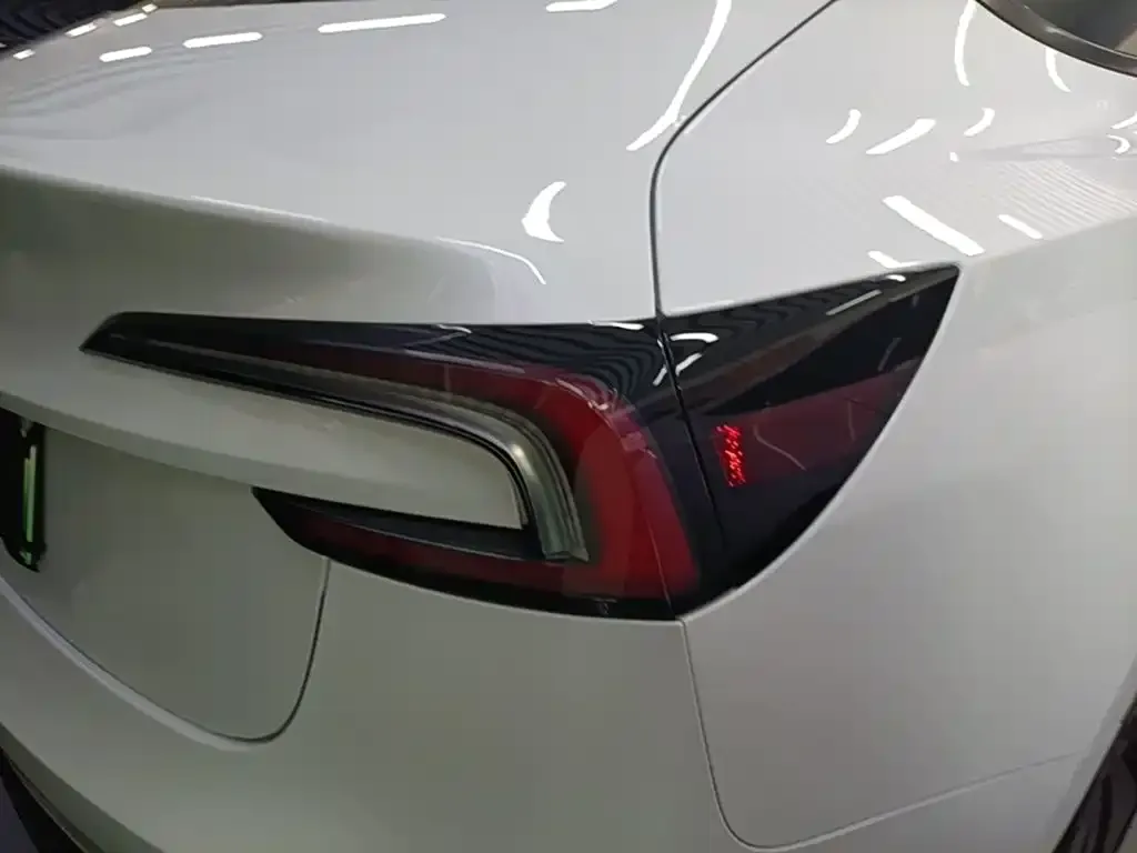 Tesla Model 3 — фото 6