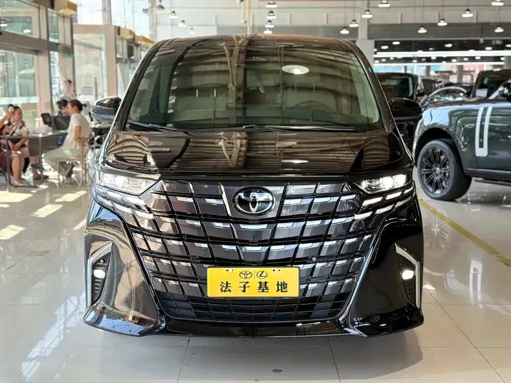 Toyota Alphard — фото 8