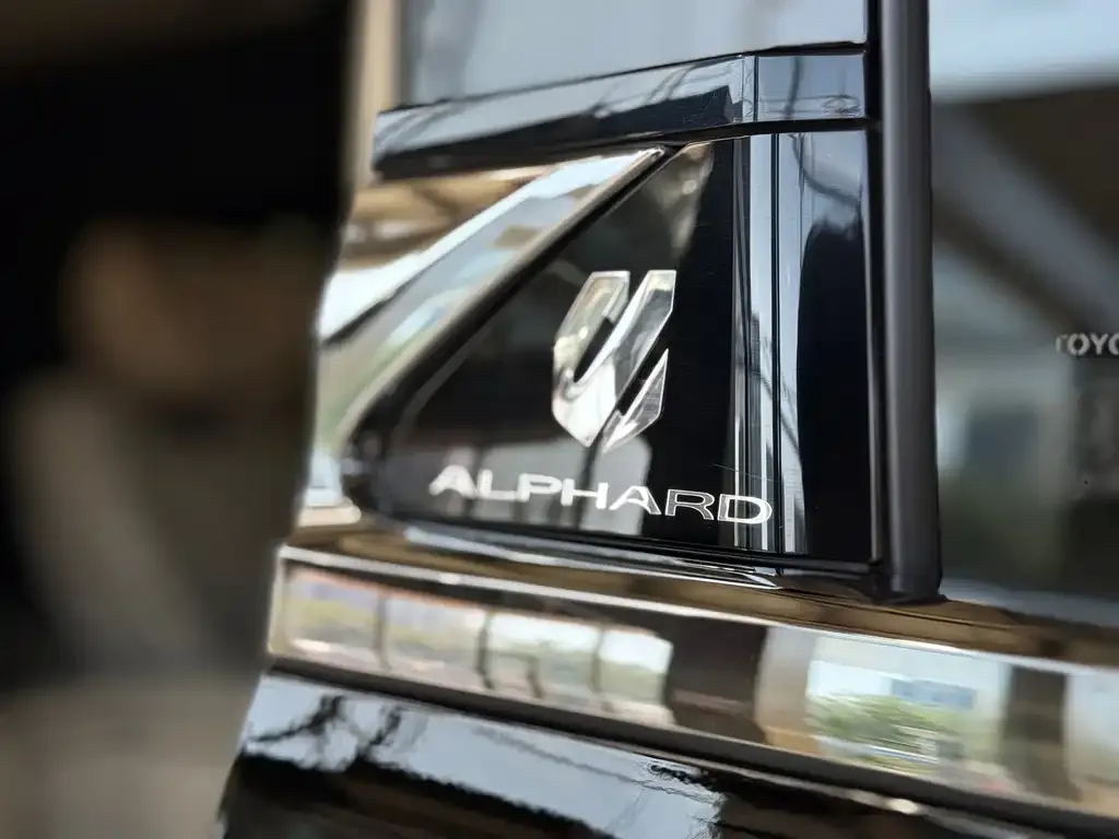 Toyota Alphard — фото 7