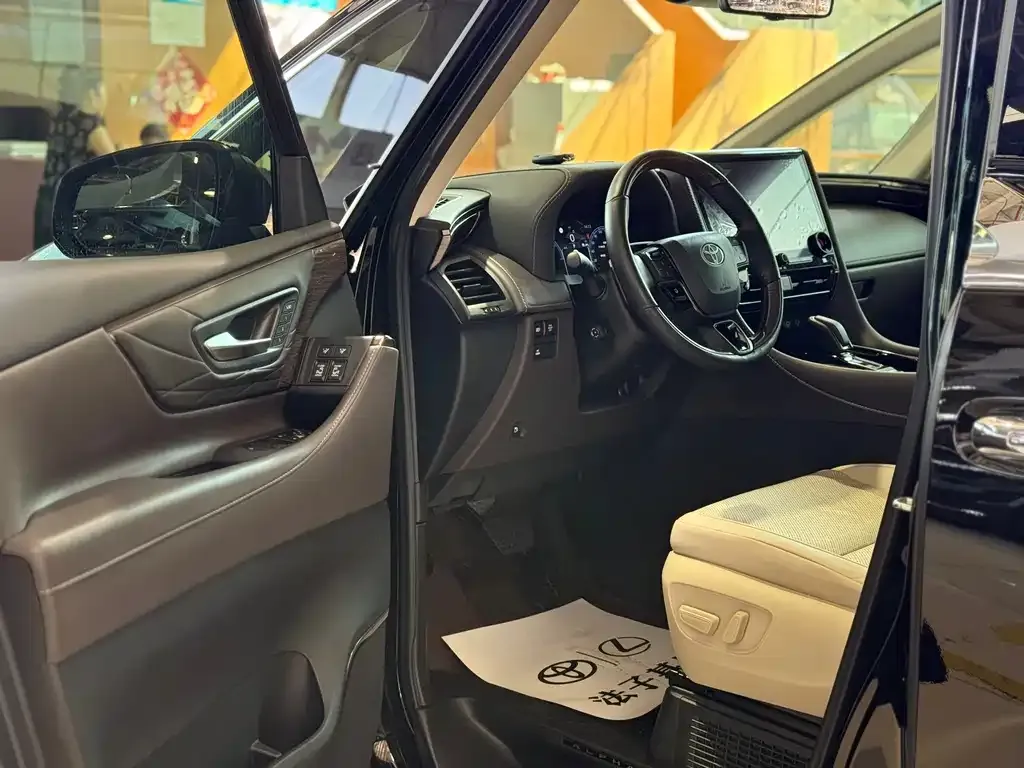 Toyota Alphard — фото 10