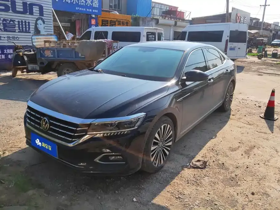 Volkswagen Passat — фото 1