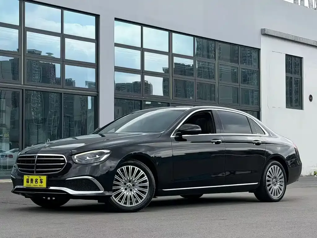 Mercedes-Benz E-Class — фото 1