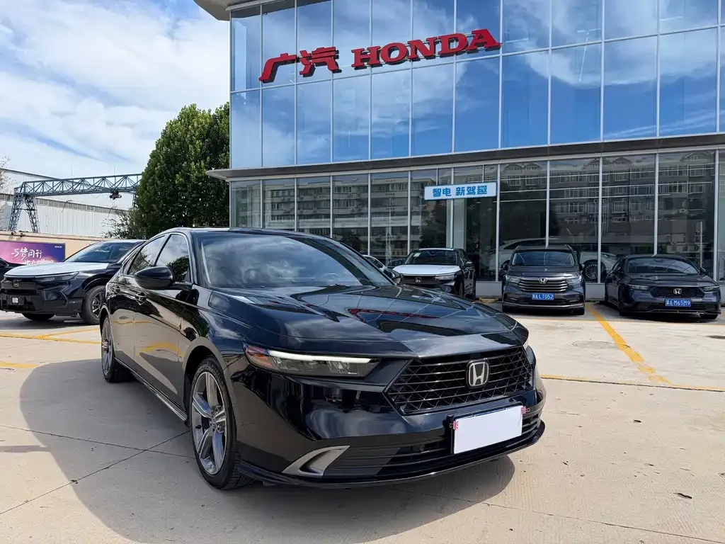 Honda Accord — фото 1