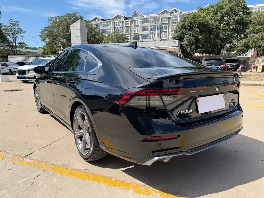 Honda Accord — фото 10
