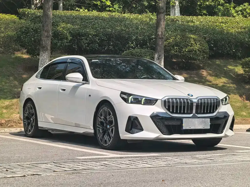 BMW 5 Series — фото 10