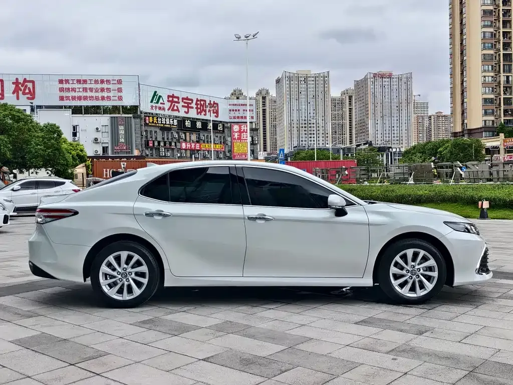 Toyota Camry — фото 3