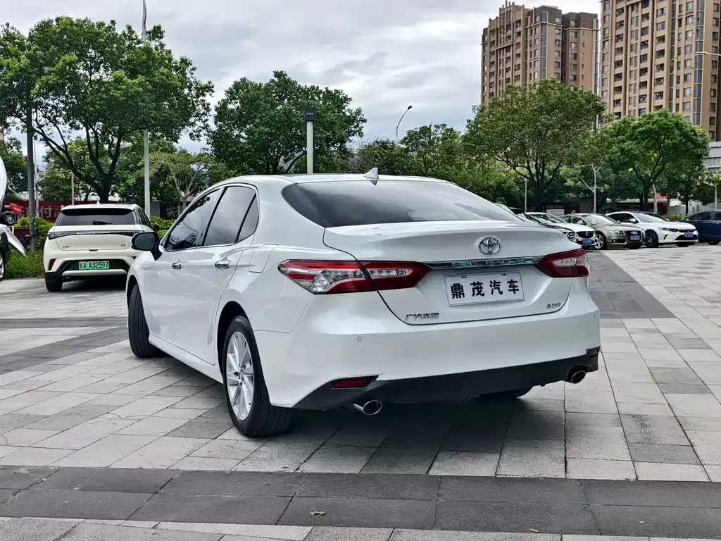 Toyota Camry — фото 9