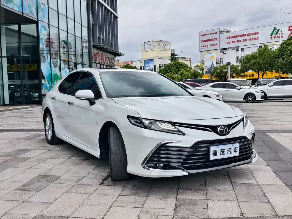 Toyota Camry — фото 2
