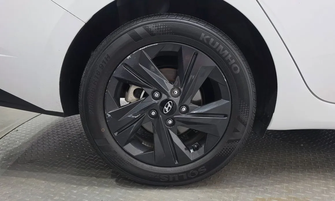 Hyundai AVANTE — фото 8