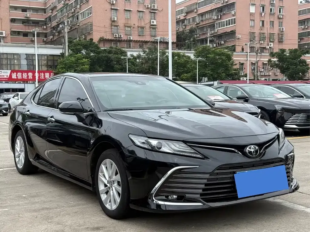 Toyota Camry — фото 7