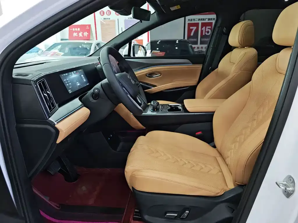 BYD L DM-i — фото 8