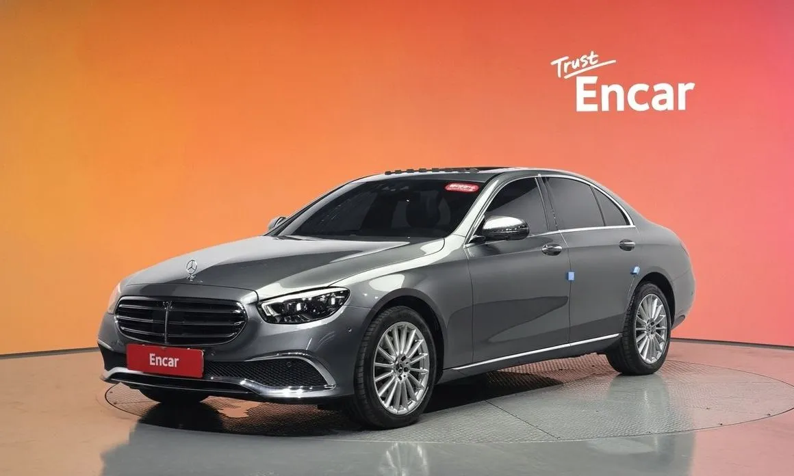Mercedes-Benz E-Class — фото 1