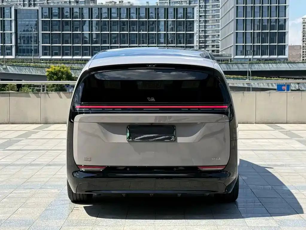 Li Auto MEGA — фото 7