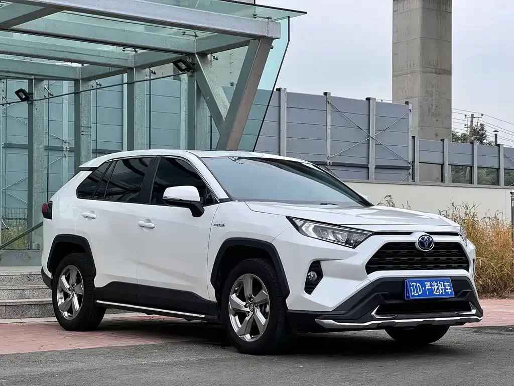 Toyota RAV4 — фото 3