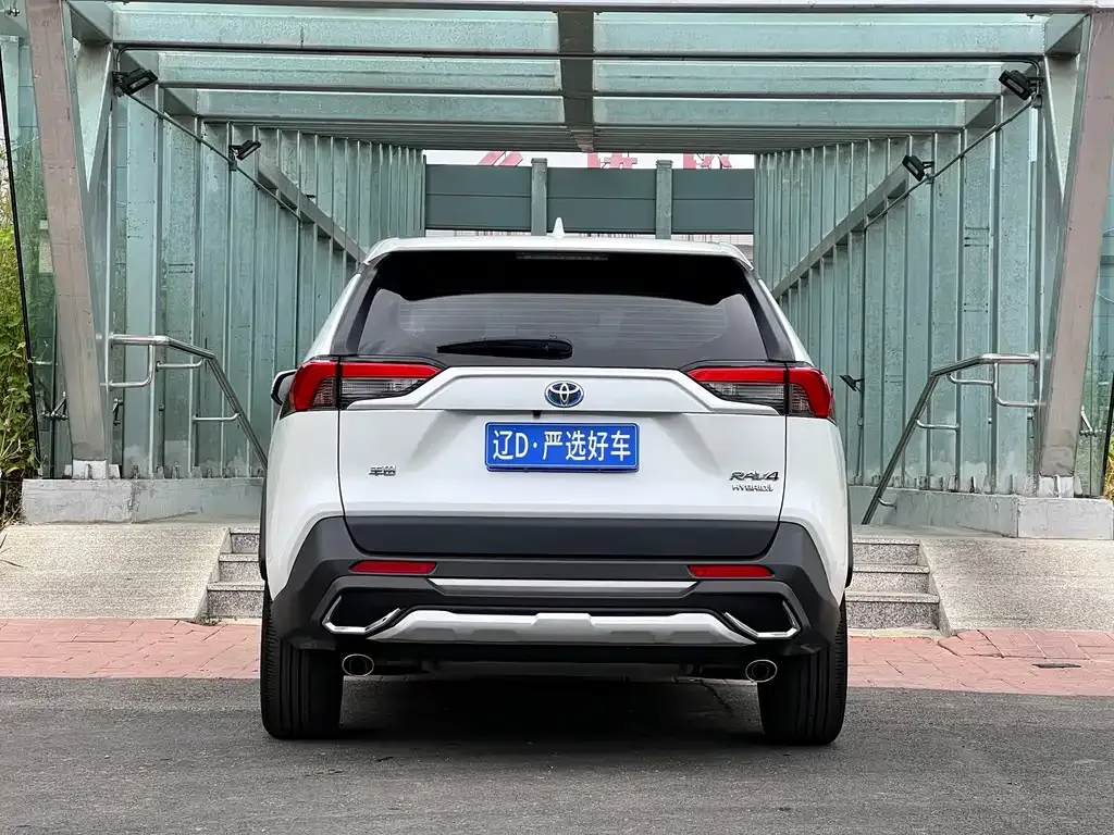 Toyota RAV4 — фото 8