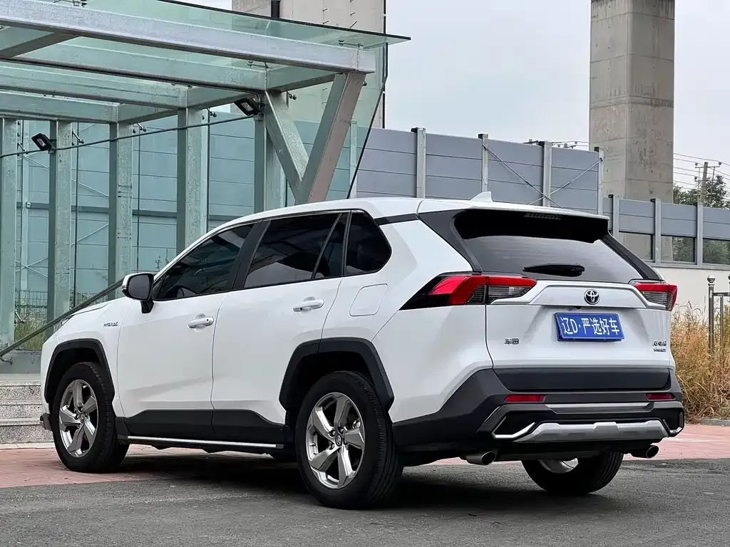 Toyota RAV4 — фото 5