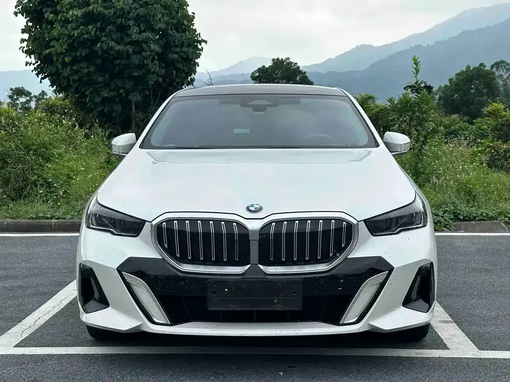 BMW 5 Series — фото 2