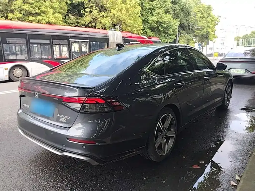 Honda Accord — фото 10