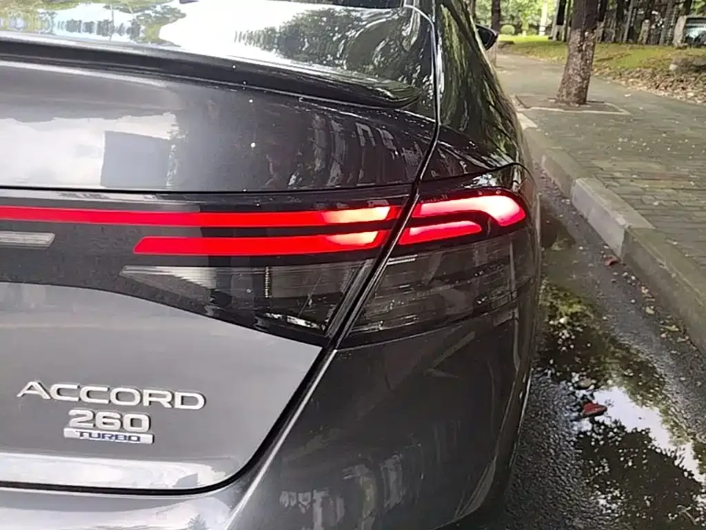 Honda Accord — фото 9
