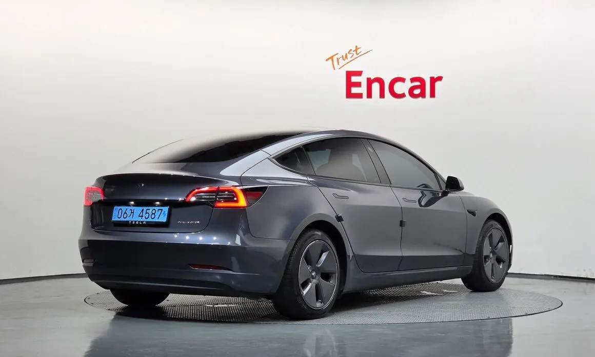 Tesla Model 3 — фото 5