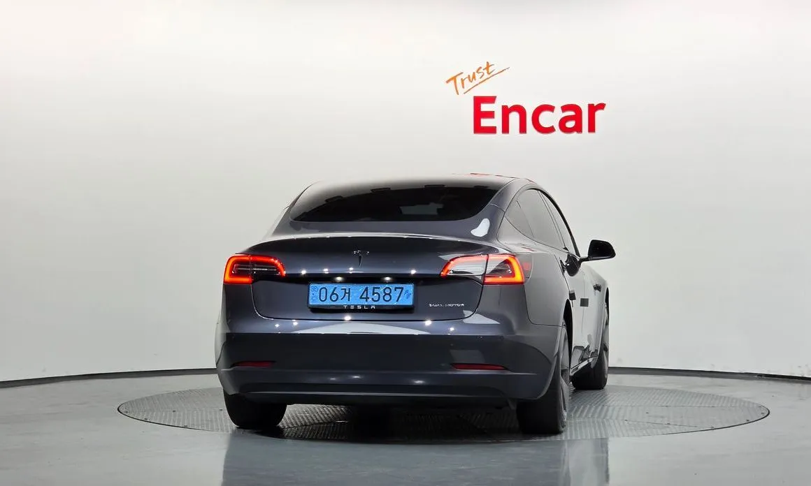Tesla Model 3 — фото 4