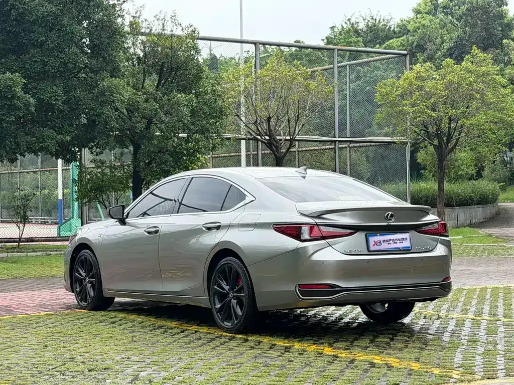 Lexus ES — фото 10