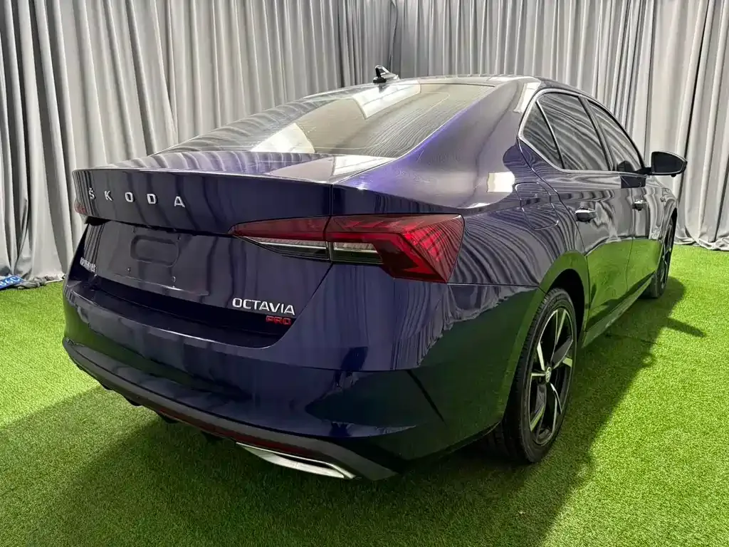 Skoda Octavia — фото 8