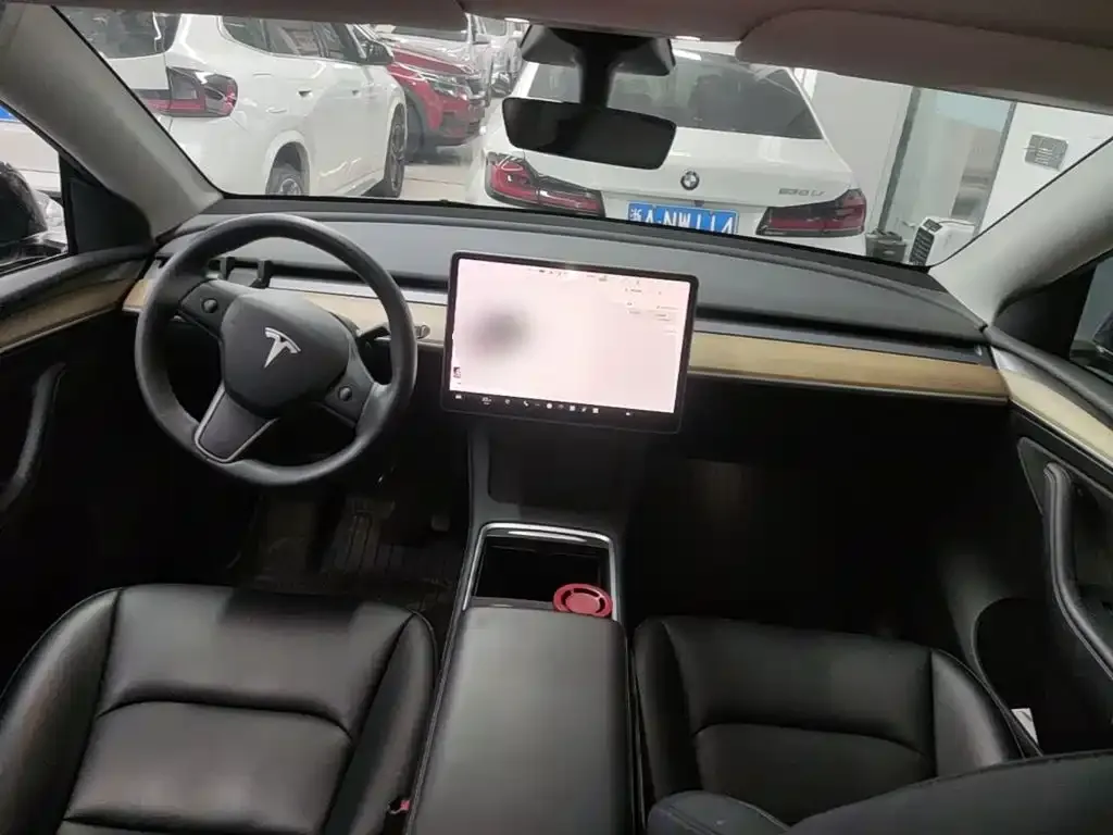 Tesla Model Y — фото 4