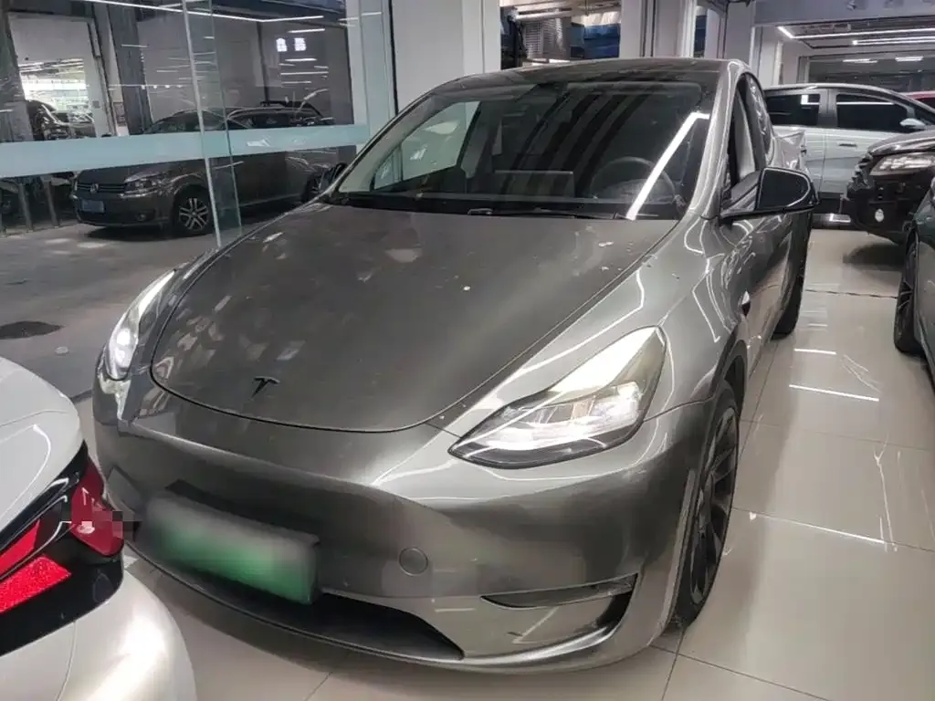Tesla Model Y — фото 8