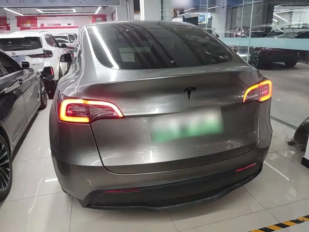 Tesla Model Y — фото 6