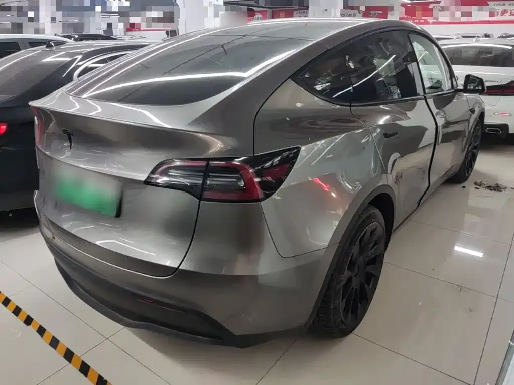 Tesla Model Y — фото 5