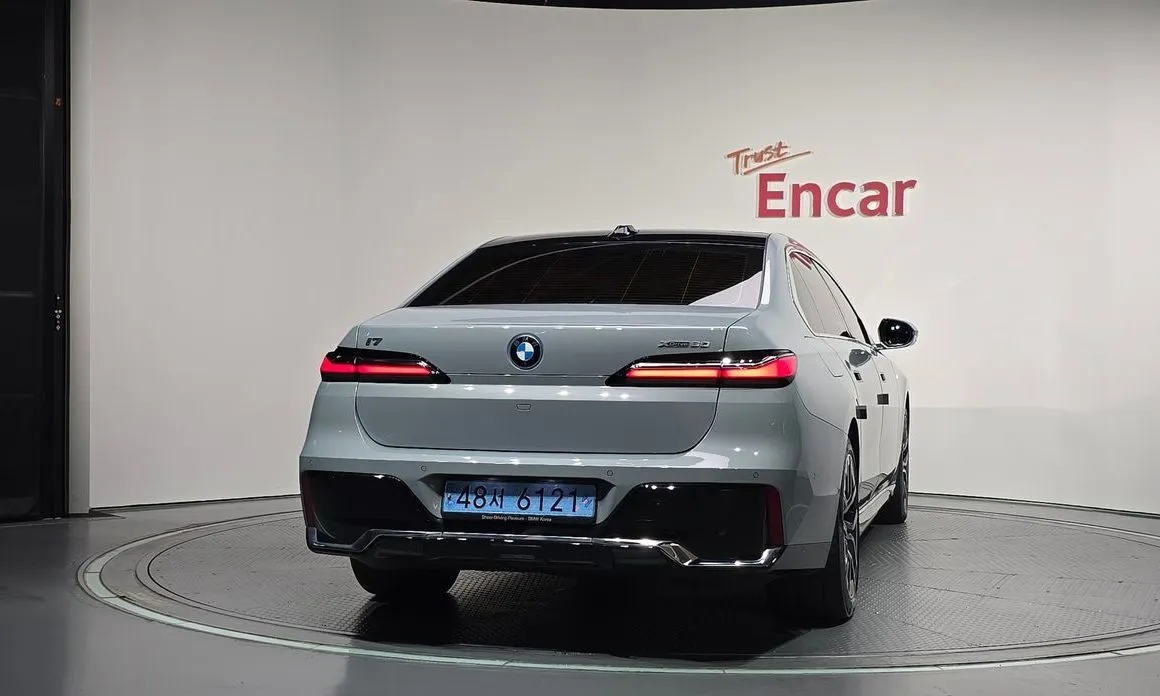 BMW i7 — фото 2