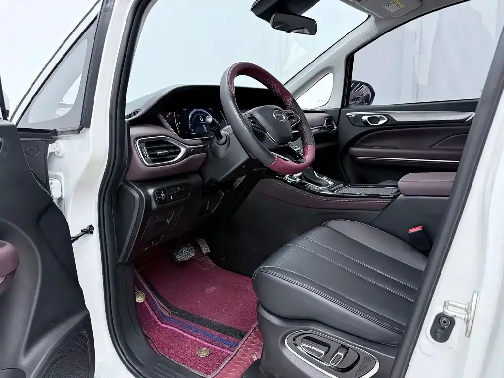 GAC Motor Trumpchi M6 — фото 10