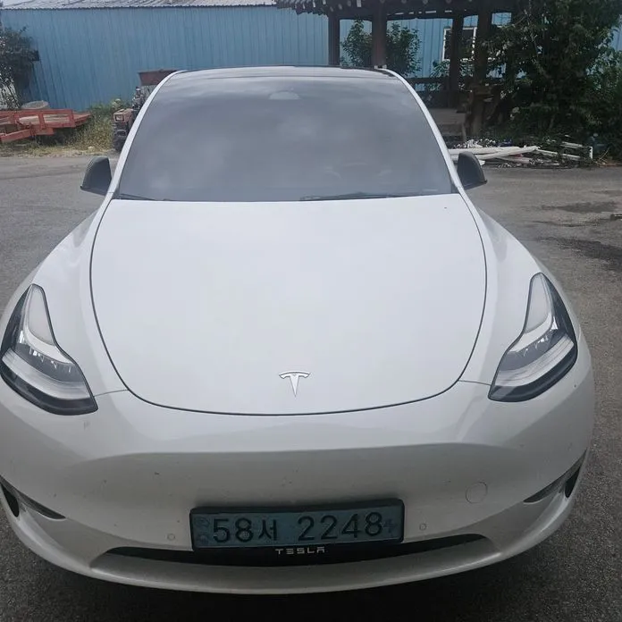 Tesla Model Y — фото 1