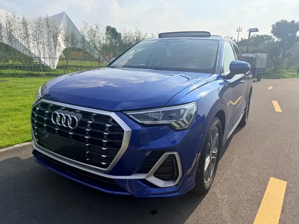 Audi Q3 — фото 1