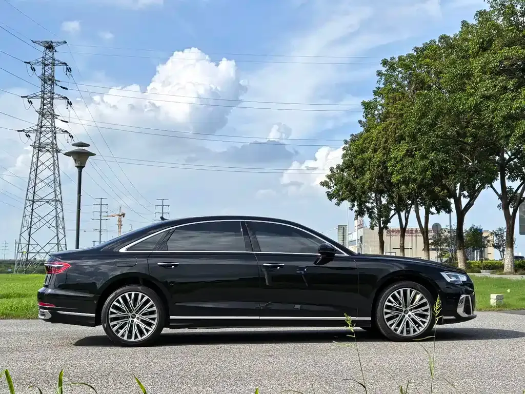 Audi A8 — фото 6