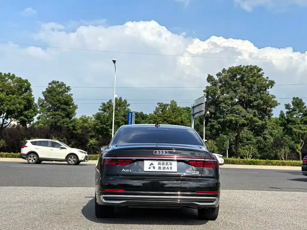 Audi A8 — фото 7