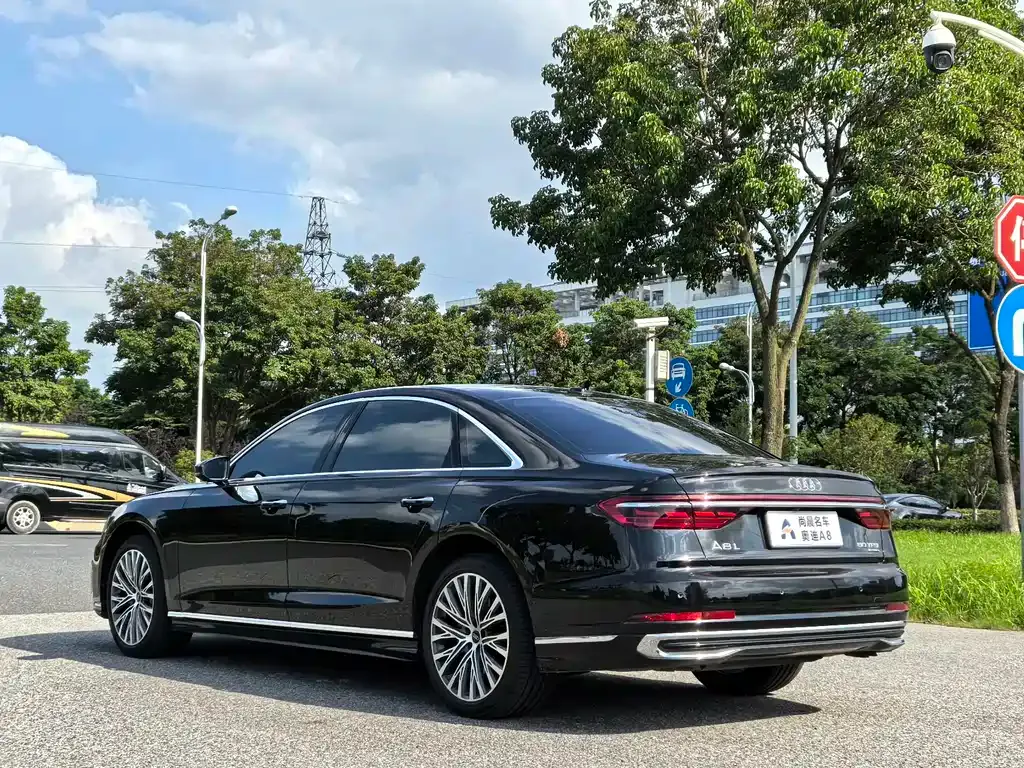 Audi A8 — фото 10