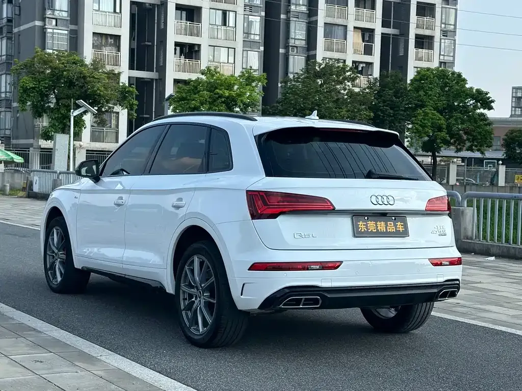 Audi Q5L — фото 5