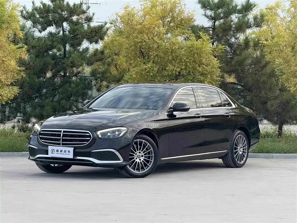Mercedes-Benz E-Class — фото 1