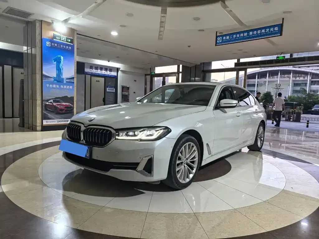 BMW 5 Series — фото 1