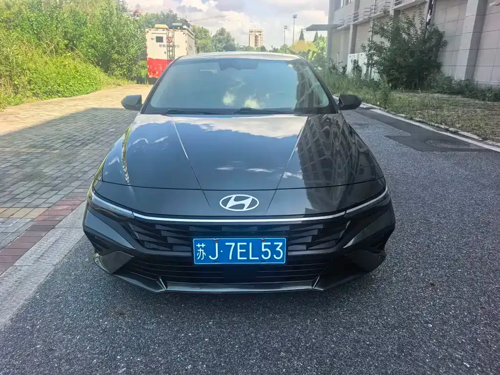 Hyundai Elantra — фото 1
